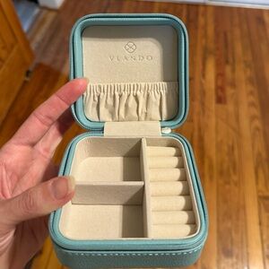 Vlando Jewelry Travel Case in Blue and Cream